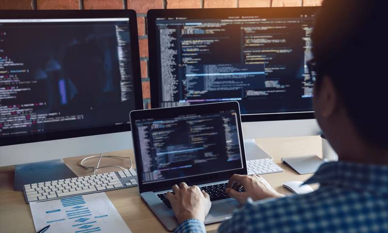 数据科学选型:R与Python如何赋能诸暨市网站建设?